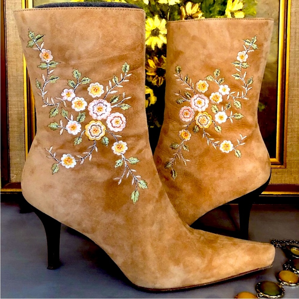 Beautiful suede boots. Leather lining and soles. Very lightweight on. EUC.